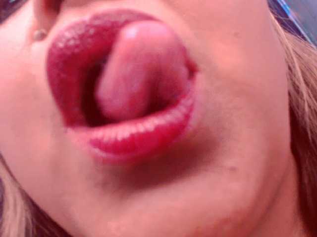 Live sex webcam photo for dirtywoman #241236252