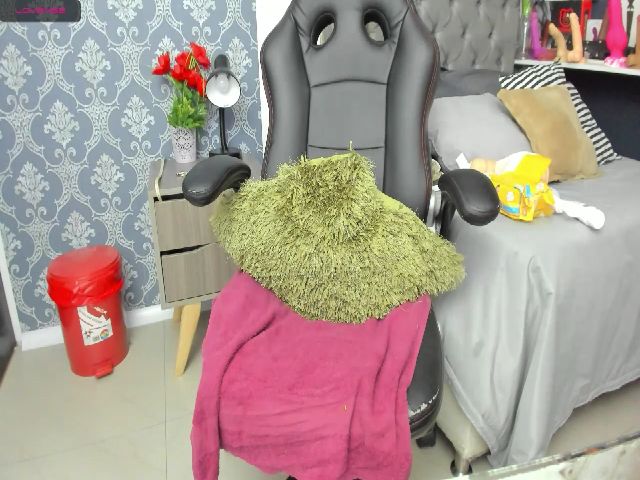 Live sex webcam photo for Linamacallan #256427827