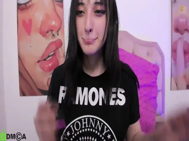 Live sex webcam photo for Evee_j #254869267