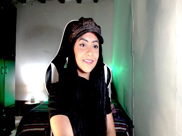 Live sex webcam photo for Vanessax10 #255494407