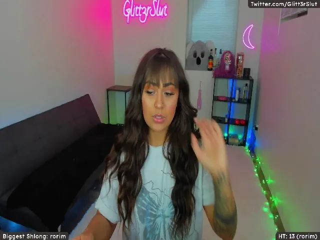 Live sex webcam photo for Glitt3rSlut #263939658