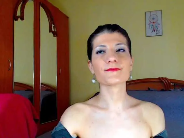 Live sex webcam photo for SexyAylin4u #241238453