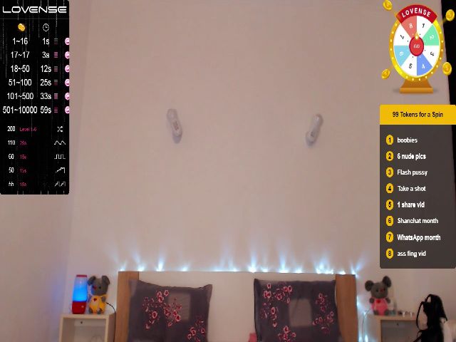 Live sex webcam photo for YourPeachy #260284894