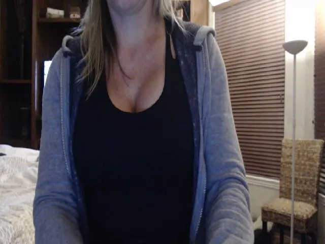 Live sex webcam photo for Autumn_Blonde #263419835