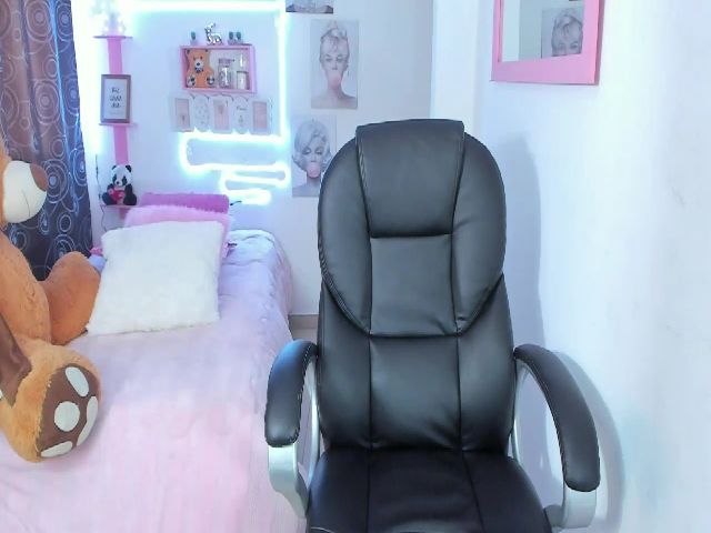 Live sex webcam photo for Paulina2700 #264991297