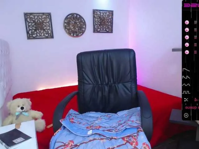 Live sex webcam photo for Diamond-Valer #242474270