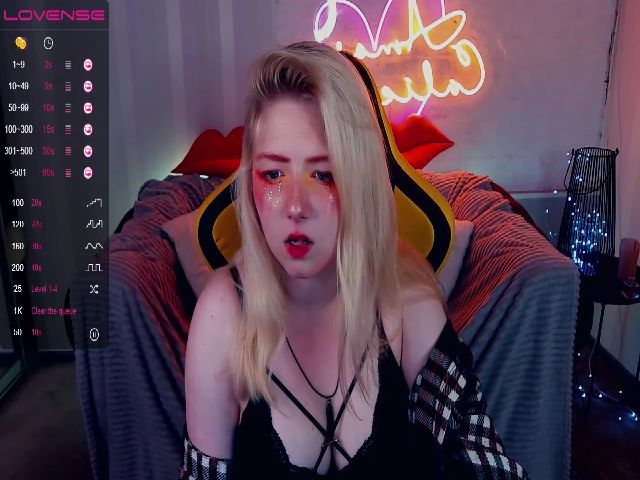 Live sex webcam photo for TinkerrBelll #254939207