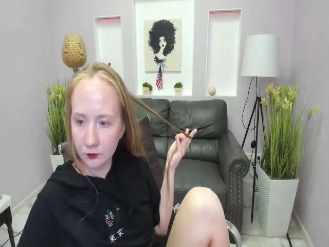 Live sex webcam photo for StunningKelly #253890088
