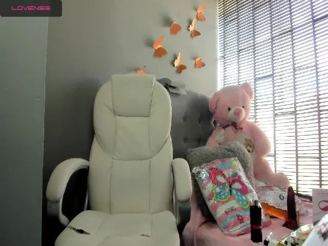 Live sex webcam photo for Nicole_jenss #263225036