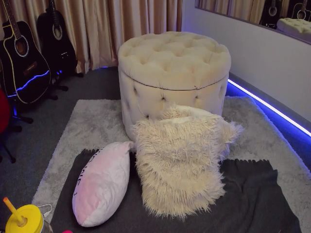 Live sex webcam photo for KimBams #260214033