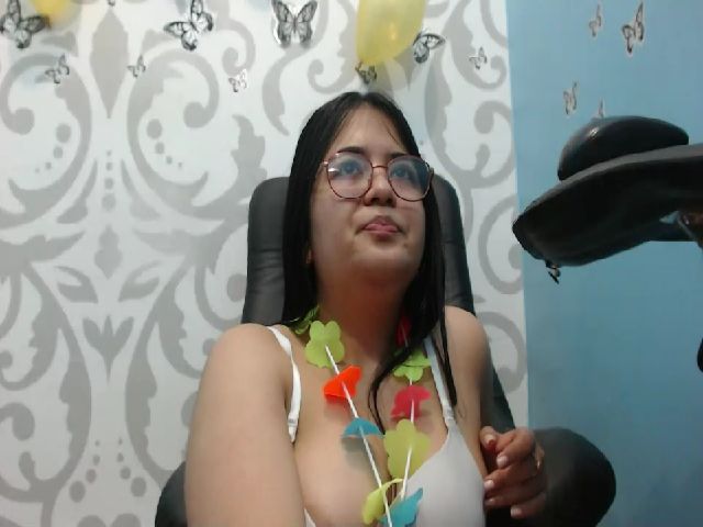 Live sex webcam photo for Violeta_97 #265213196