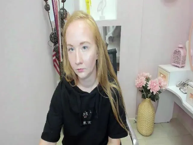 Live sex webcam photo for StunningKelly #254753026