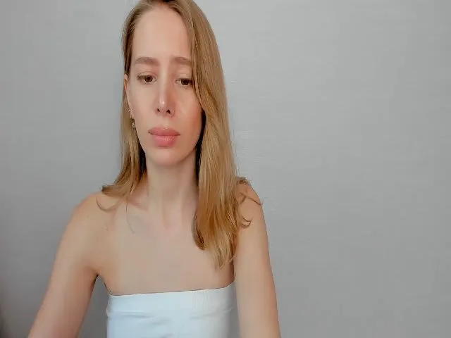 Live sex webcam photo for WowAlina_ #255071279