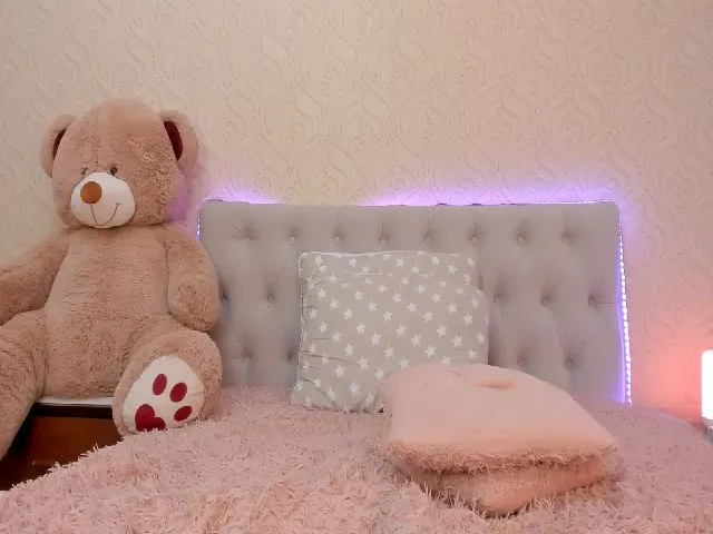 Live sex webcam photo for LoriLeen #265523571