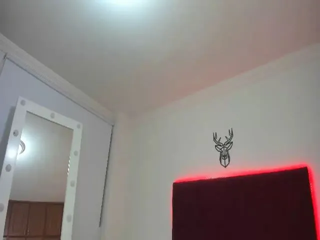 Live sex webcam photo for LittleRed2u #261787201