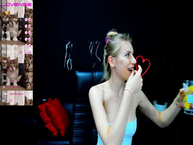Live sex webcam photo for LiliManchest #253861807