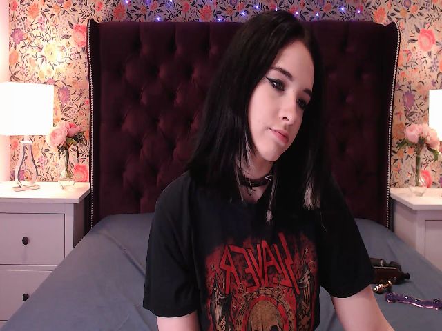 Live sex webcam photo for Roxy_Di #260532809