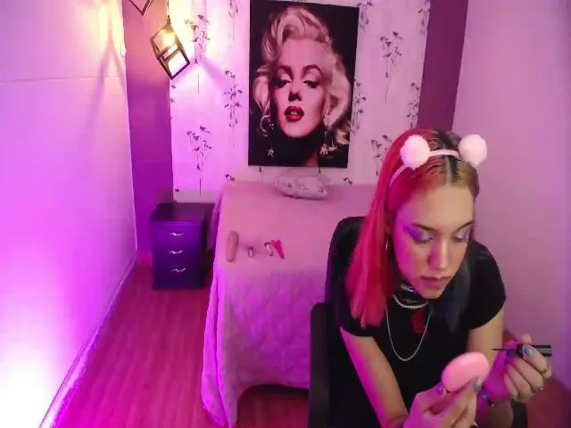Live sex webcam photo for Spaaarkie #253801959