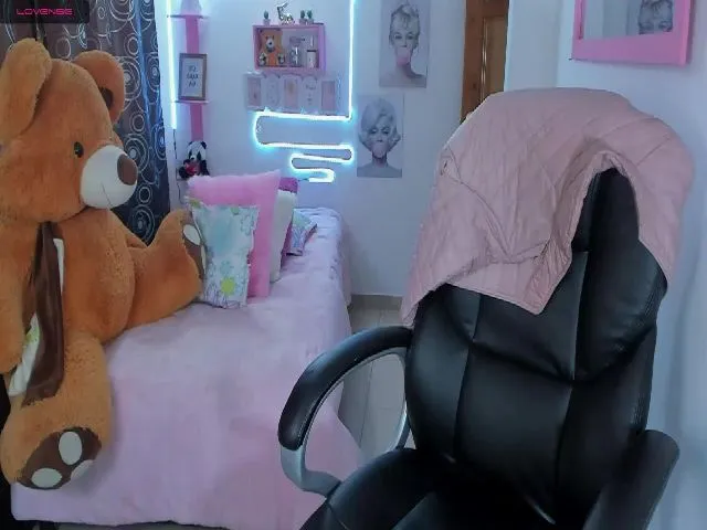 Live sex webcam photo for Paulina2700 #258260974