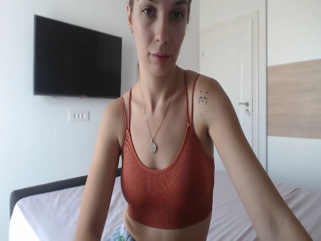 Live sex webcam photo for RosesLovee #258088262