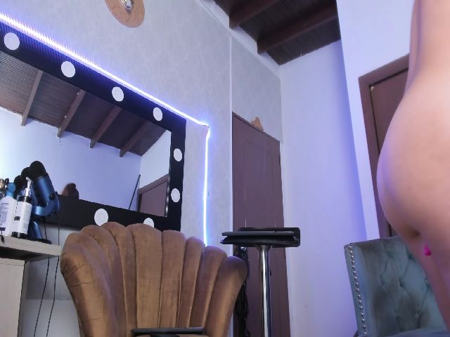 Live sex webcam photo for Andrea_duque #259763645