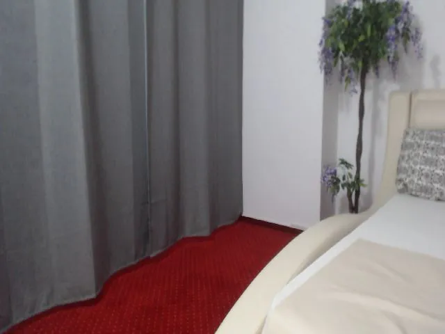 Live sex webcam photo for Erikajordan #254044424