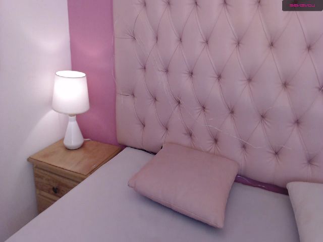 Live sex webcam photo for Keyra_R #255711254