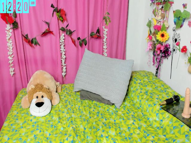 Live sex webcam photo for Shantal_Milf #253316334