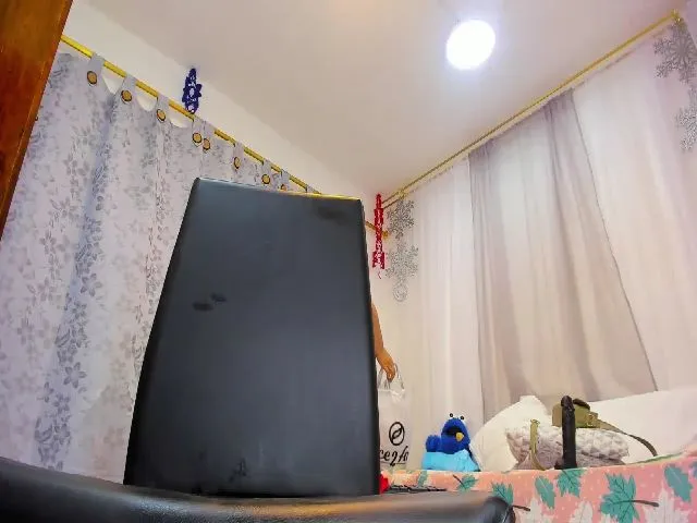 Live sex webcam photo for Emilly_harper #252593755