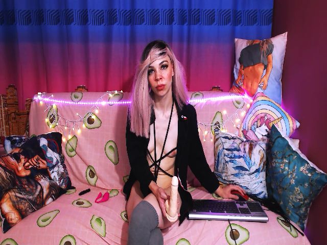 Live sex webcam photo for Lolly_Goddess #263636742