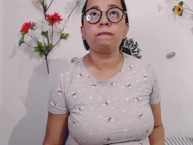 Live sex webcam photo for Ailyn88 #241404443