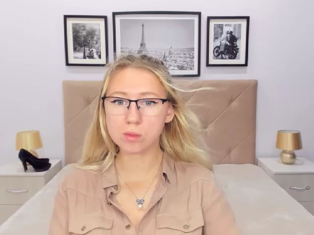 Live sex webcam photo for LizaSwan #255263326