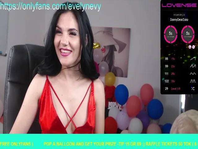 Live sex webcam photo for Evelynevi #262474021
