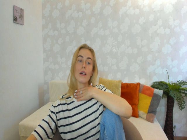 Live sex webcam photo for MissisRexa #264262284