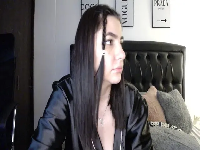 Live sex webcam photo for Valen_giraldo #261697610