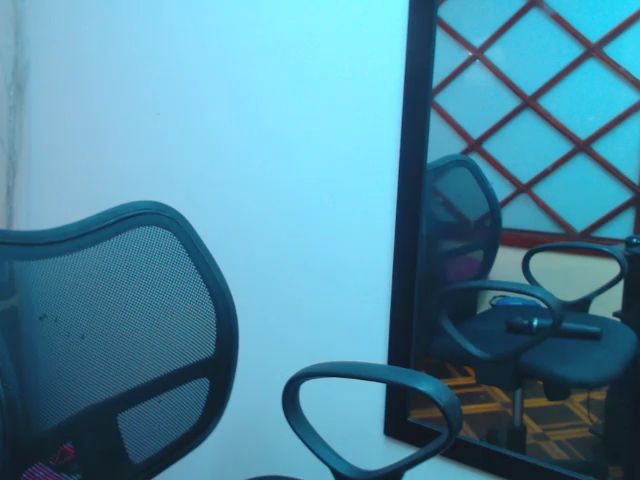 Live sex webcam photo for KellyJhons #263946259