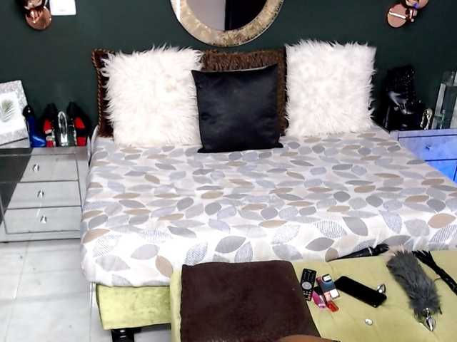 Live sex webcam photo for MadikeyHappy #241319344