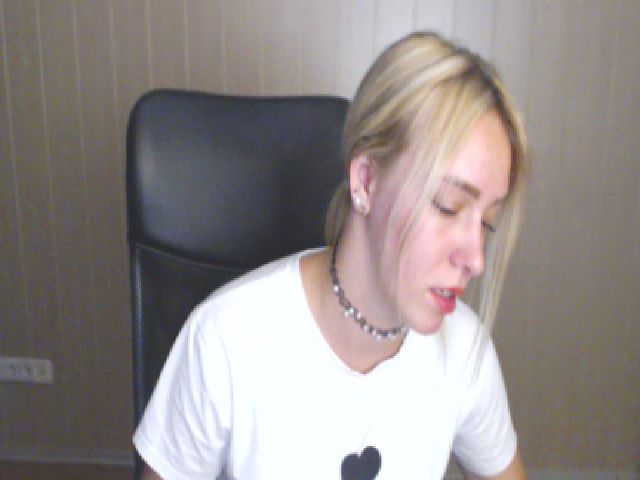 Live sex webcam photo for KetiLove_ #256616089