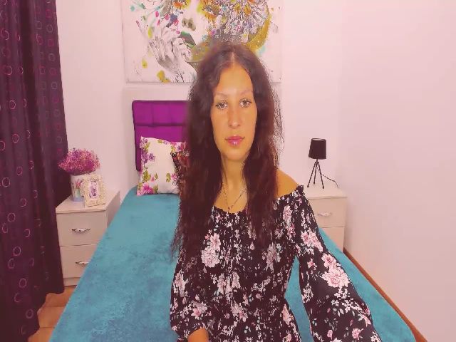 Live sex webcam photo for KarenSilk #264729418