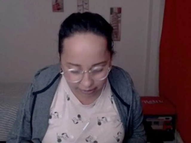 Live sex webcam photo for Ailyn88 #250382337