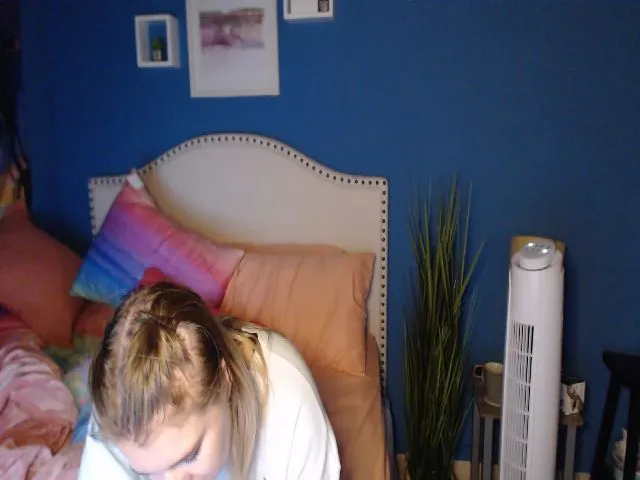 Live sex webcam photo for SnowWhiteXxxx #262216194