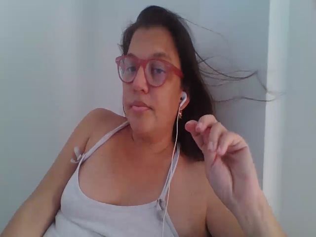 Live sex webcam photo for SweetLola01 #256036210