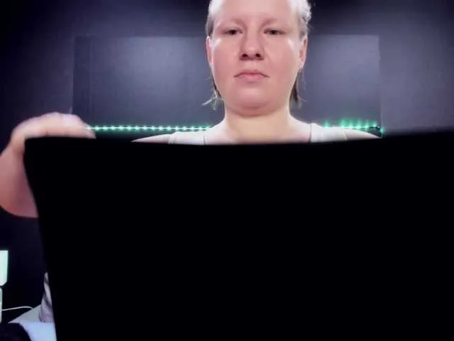 Live sex webcam photo for CoconutLegs #241287849