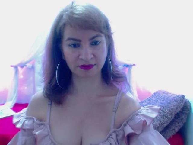 Live sex webcam photo for AliceMiller13 #249657150