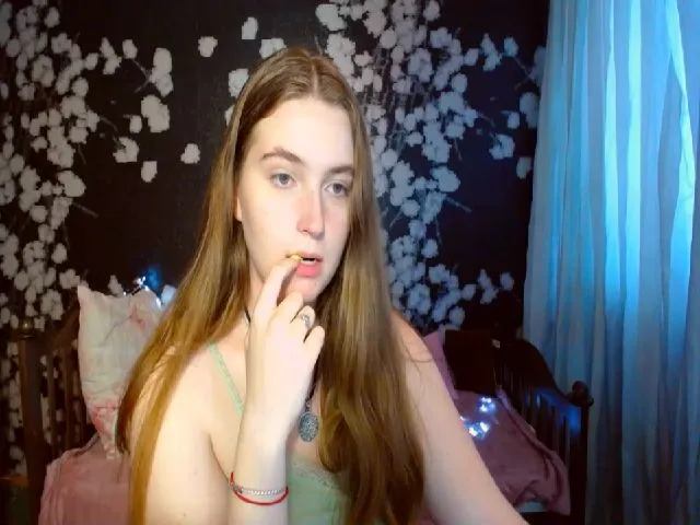 Live sex webcam photo for NikkySonge #253800193