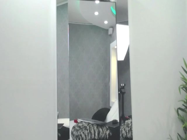 Live sex webcam photo for EmilyKurtx #259180590