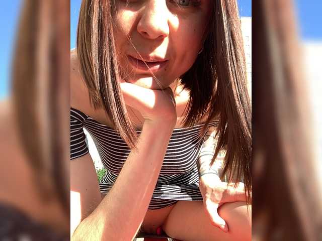 Live sex webcam photo for HannaMils #245473632