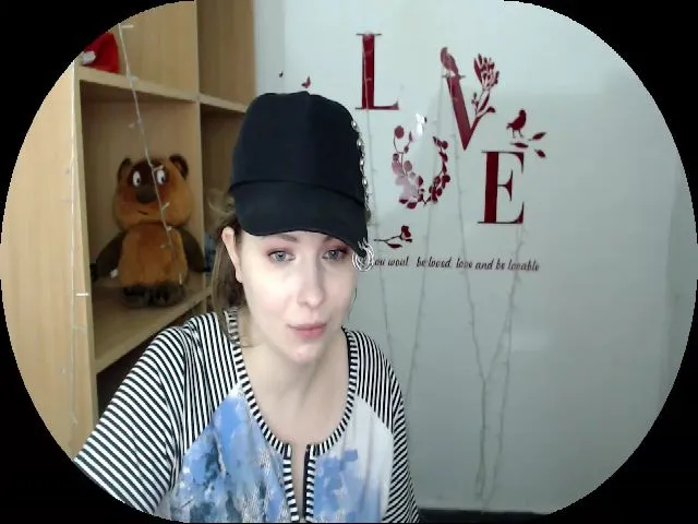 Live sex webcam photo for MollyMey #253213438