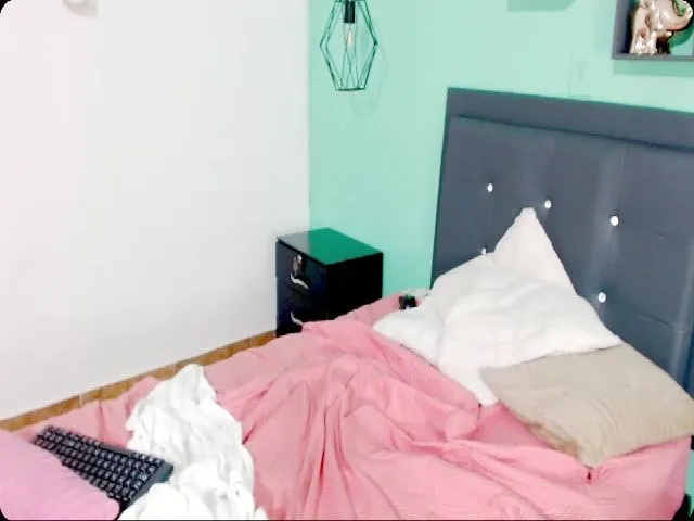 Live sex webcam photo for Merylyn69 #255868136