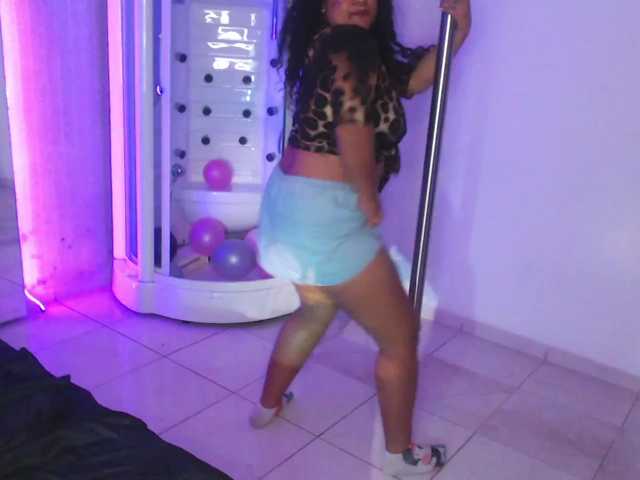 Live sex webcam photo for jamaicaawolf #241312724